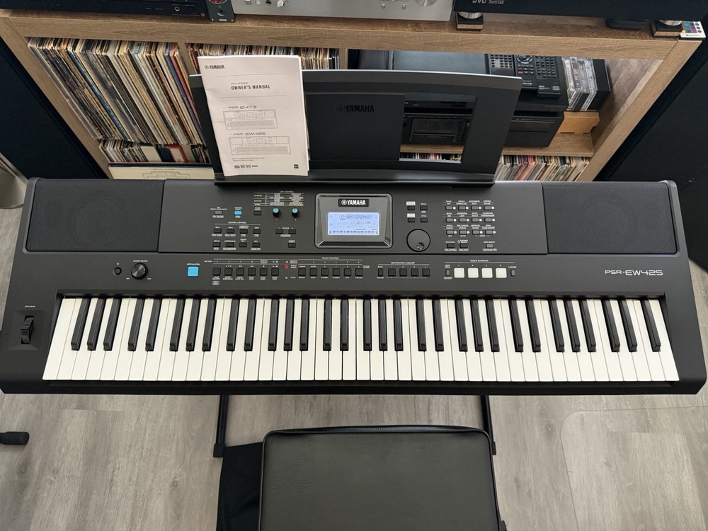 Yamaha PSR-EW425 76-note Touch Sensitive Keys Digital DJ Keyboard Bundle - Mint!