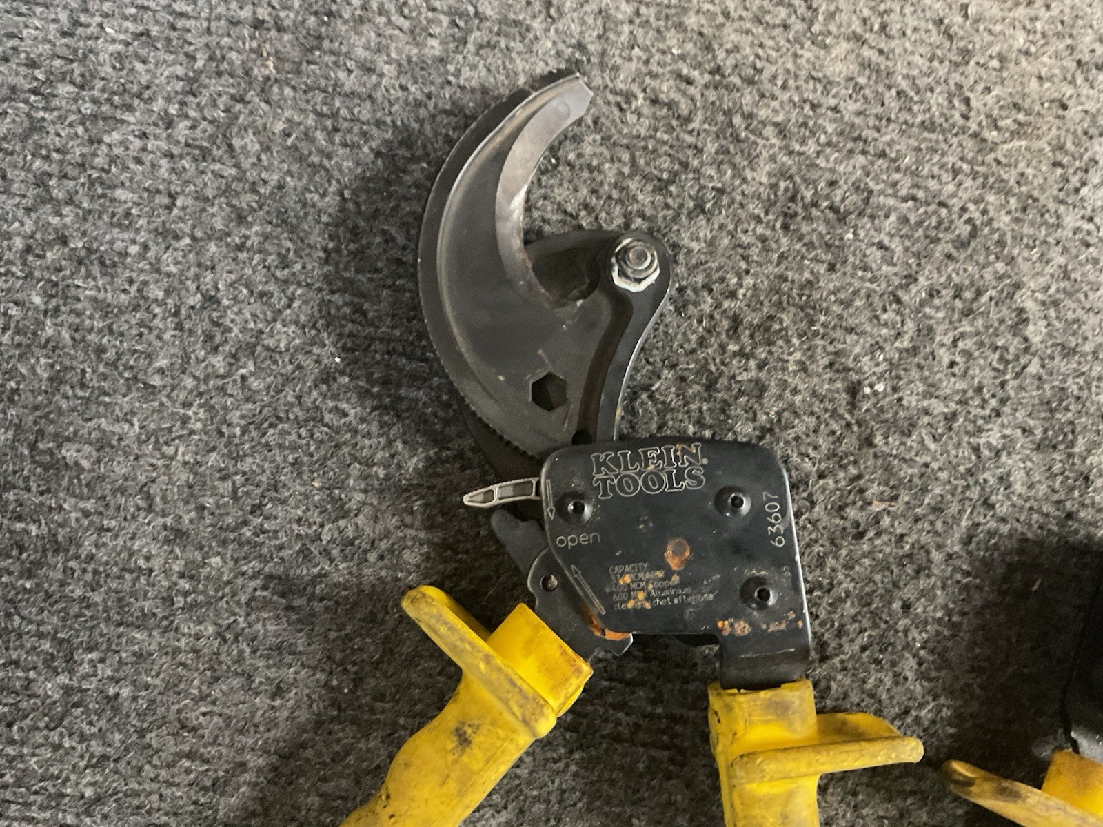 Lot of 3 Klein Tools Ratcheting Cable Cutters 63607 Moving Blade Klein