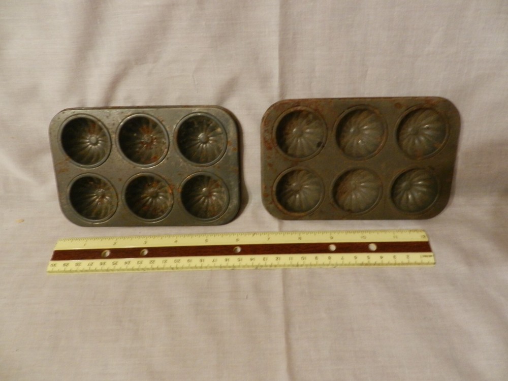 vintage small 2 muffin/cornbread florette pans metal