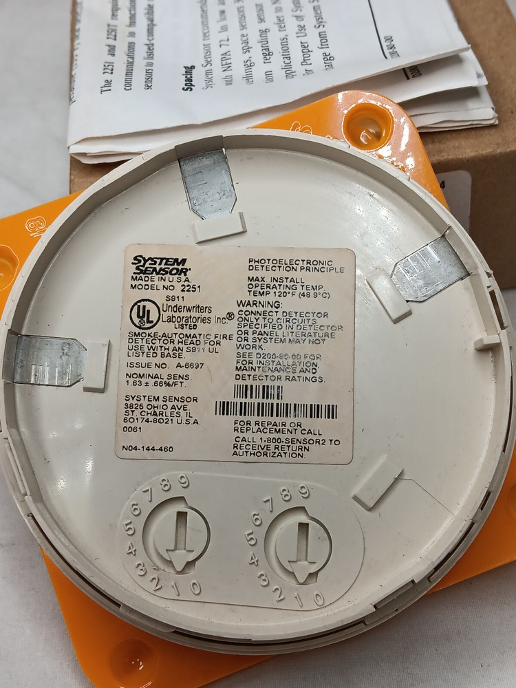 SYSTEM SENSOR 2251 smoke detector *Wrong Box*
