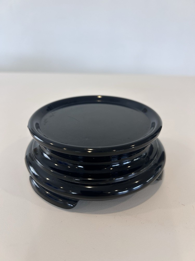Pedestal stand for figures
