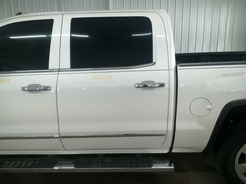 SIERRA150 2014 High Mounted Stop Light 104875339