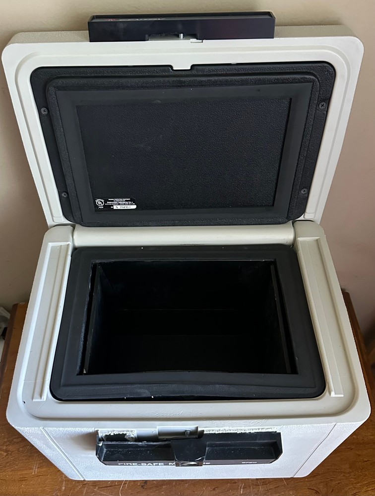 Sentry Model 6720 Gray Fire Safe Media Data Storage Portable File Safe w/ Key