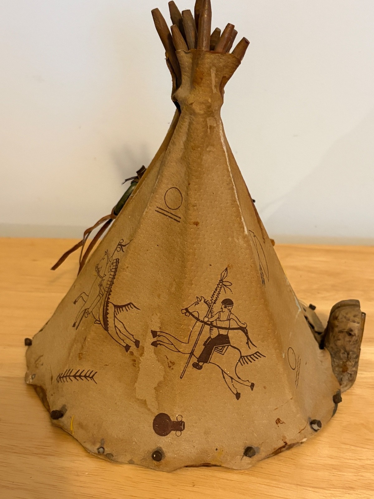 Native American Family w/ Chief Teepee Opens Cooking Working Hinged 16"x 9" NICE