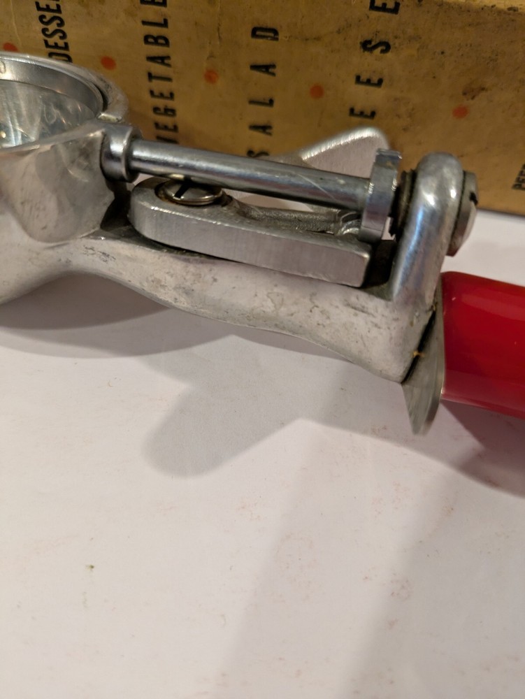 Peerless Red Plastic Handled Ice Cream Scoop With Original Box