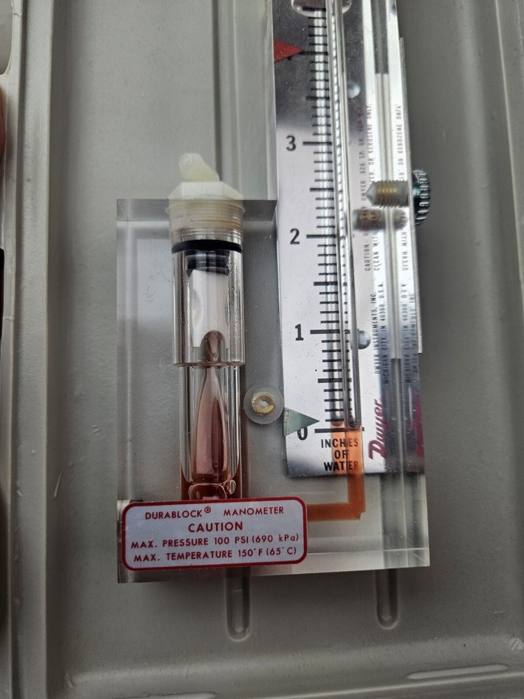 DWYER MANOMETER MODEL 104