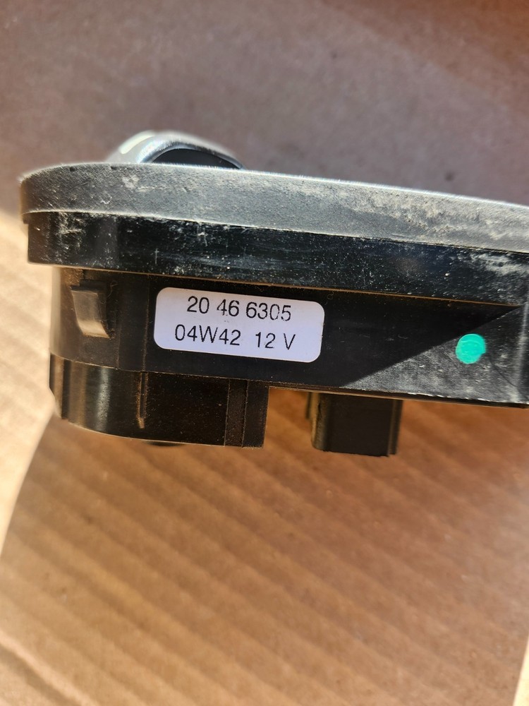 Volvo Headlight Hazard Switch Assembly 20466305