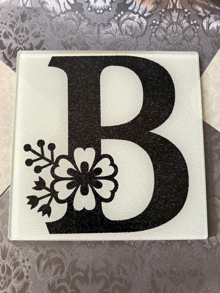 Floral Monogram Glass Cutting Board – Personalized Kitchen Décor