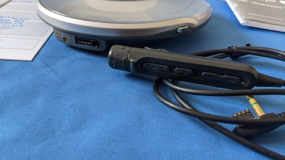 Sony D-NE520 CD player Discman Walkman Portative personal CD