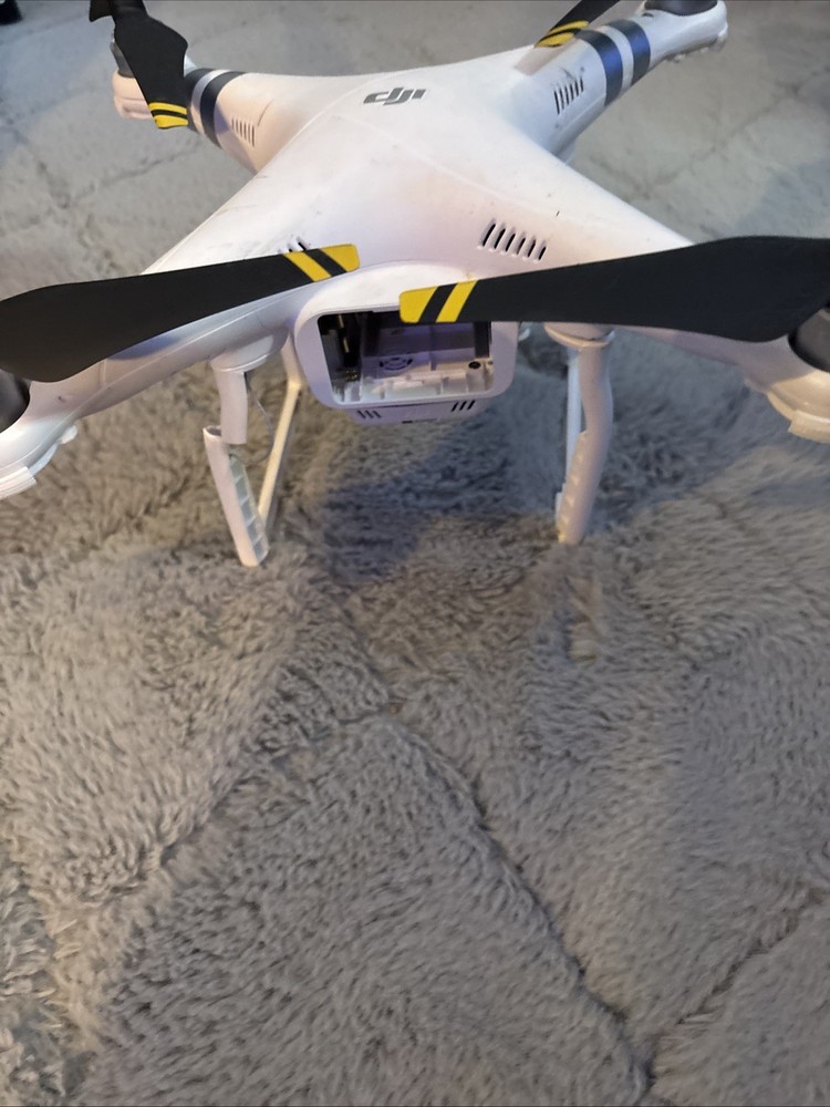 DJI Phantom 3 Advanced Quadcopter No Camera Needs Replacement Legs Also Flys