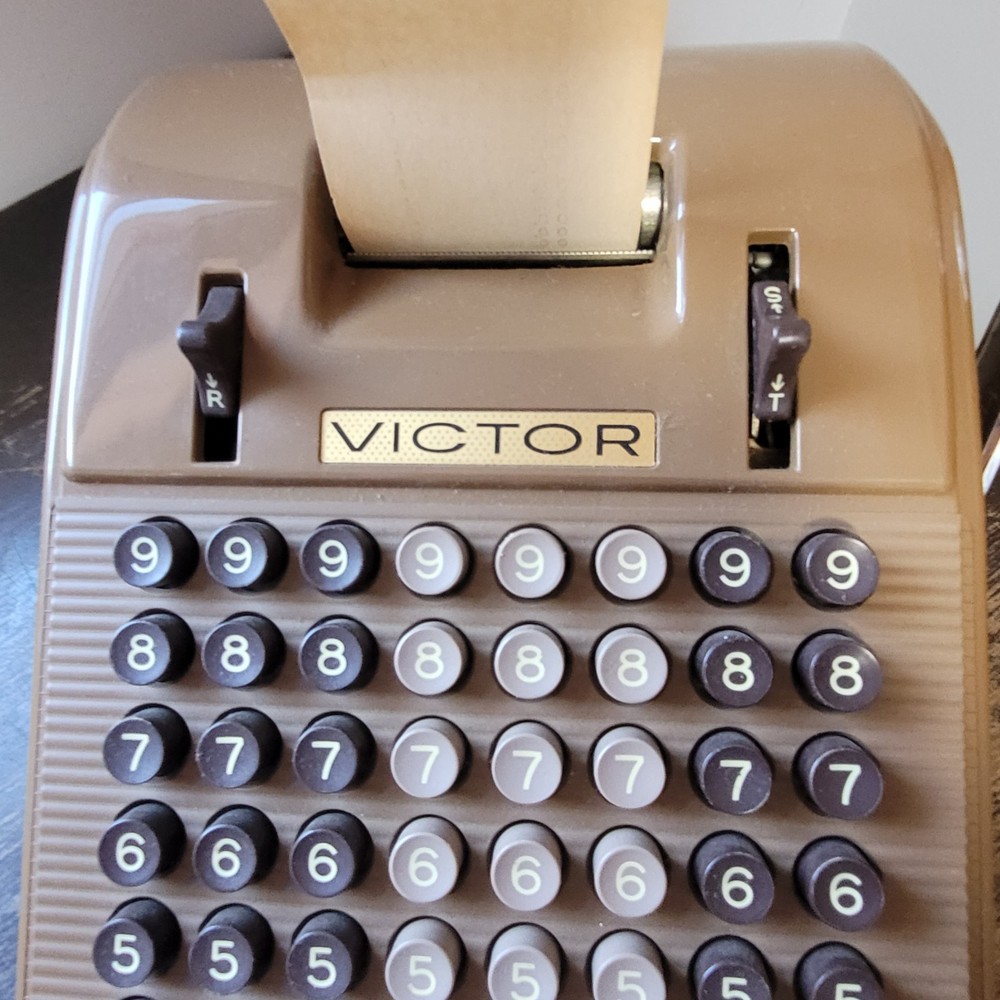 Vintage Victor 72 Key Adding Machine With Victor Dust Cover