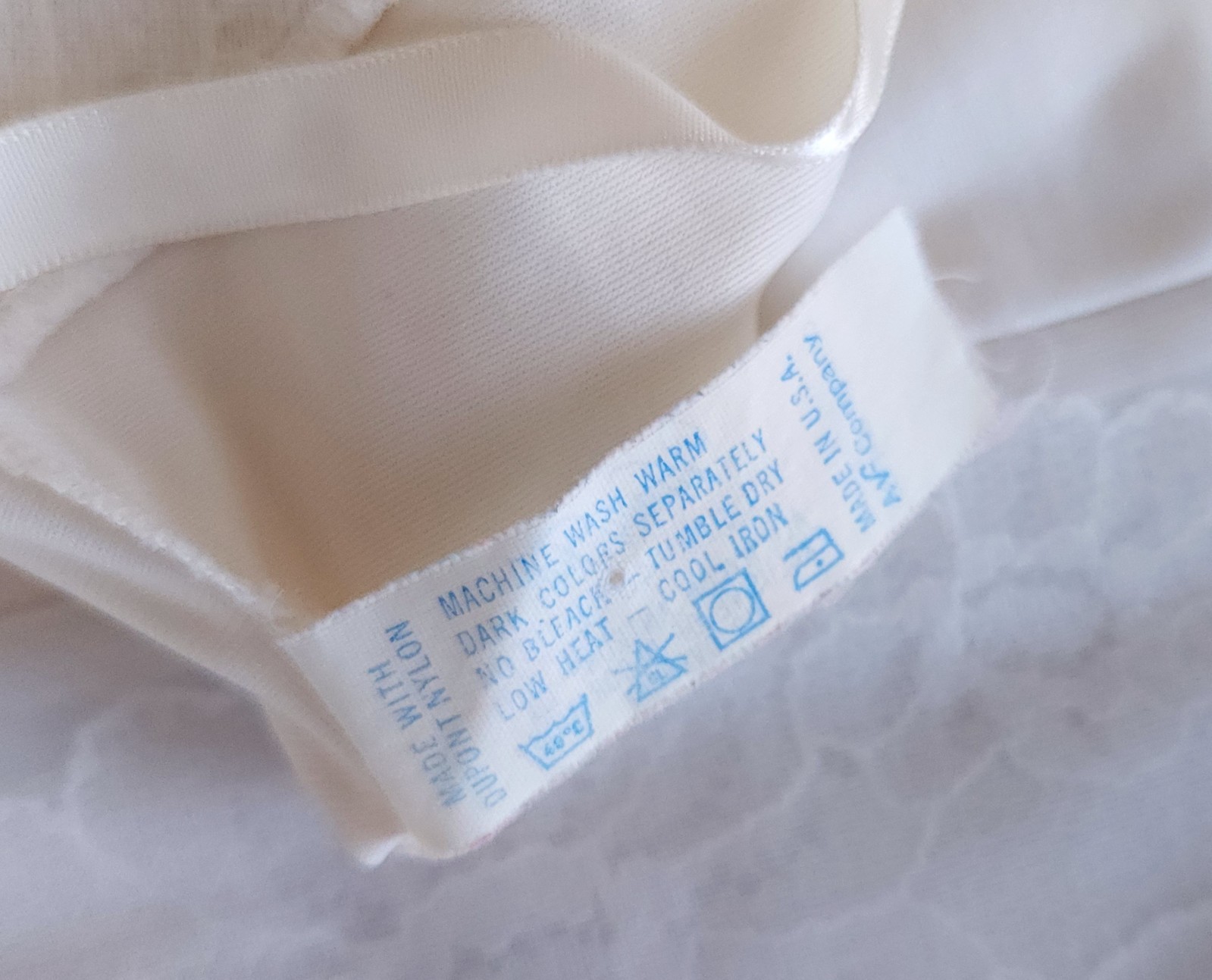 Vintage Vanity Fair Lingerie Slip Size 40 L Ivory Lace Made in USA Coquette