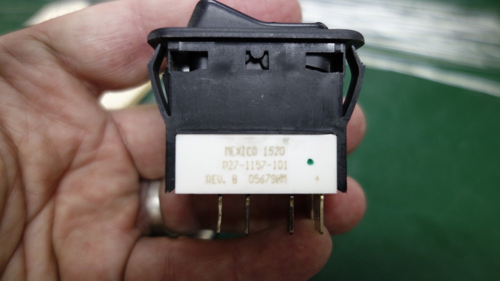 Peterbilt P27-1157-101 Dome Light Switch