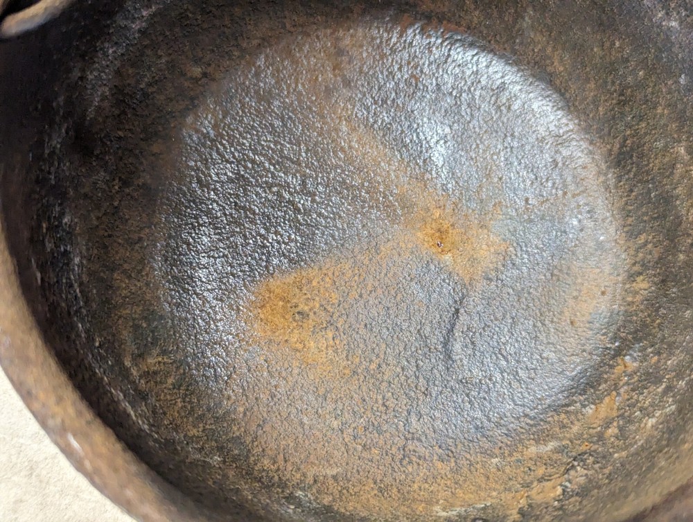 Cast Iron No.6 Blacksmith Melting Pot - Used
