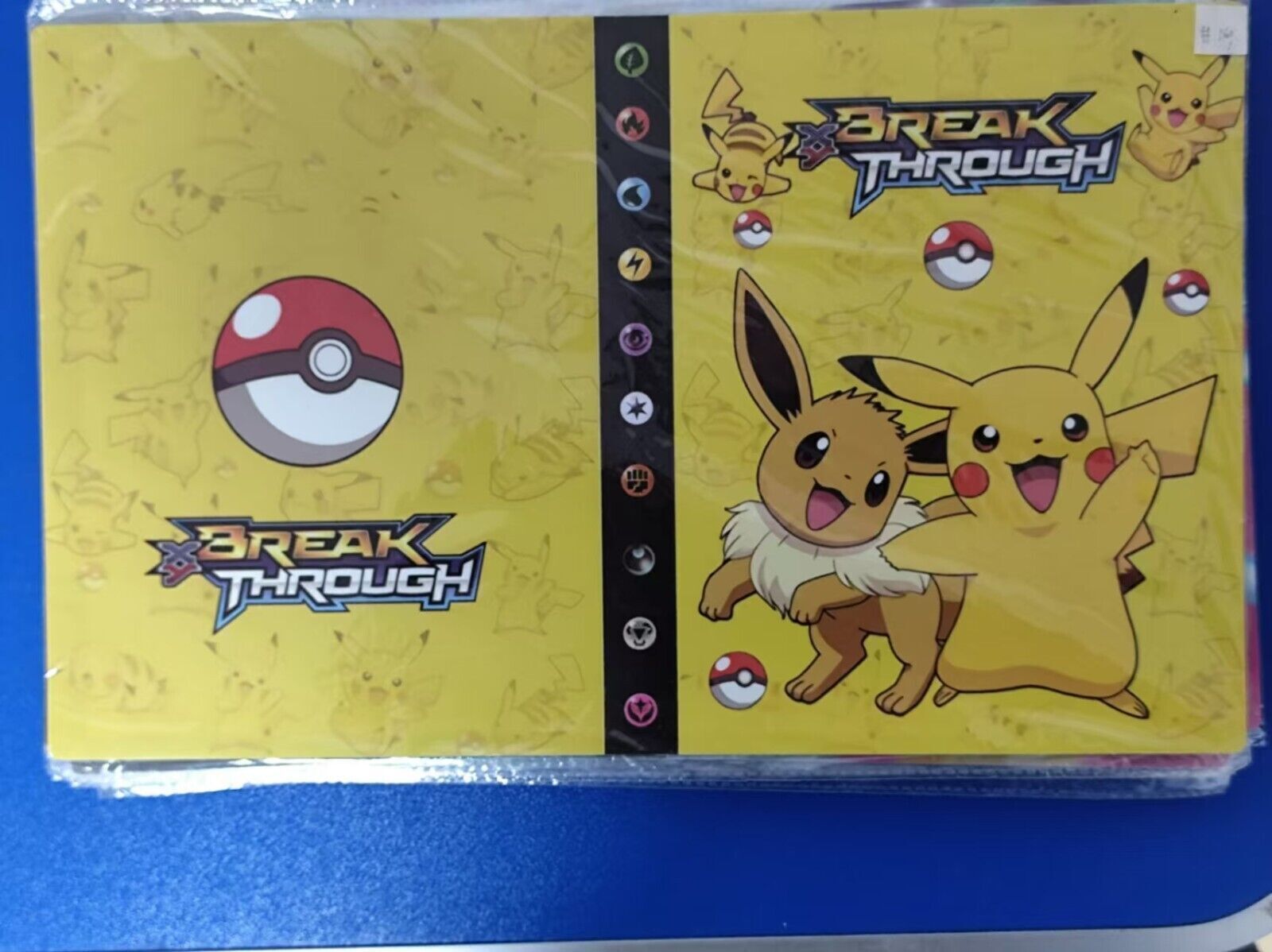 55 randomized Pokémon cards + booklet with 120 cards 4 cards per page New!