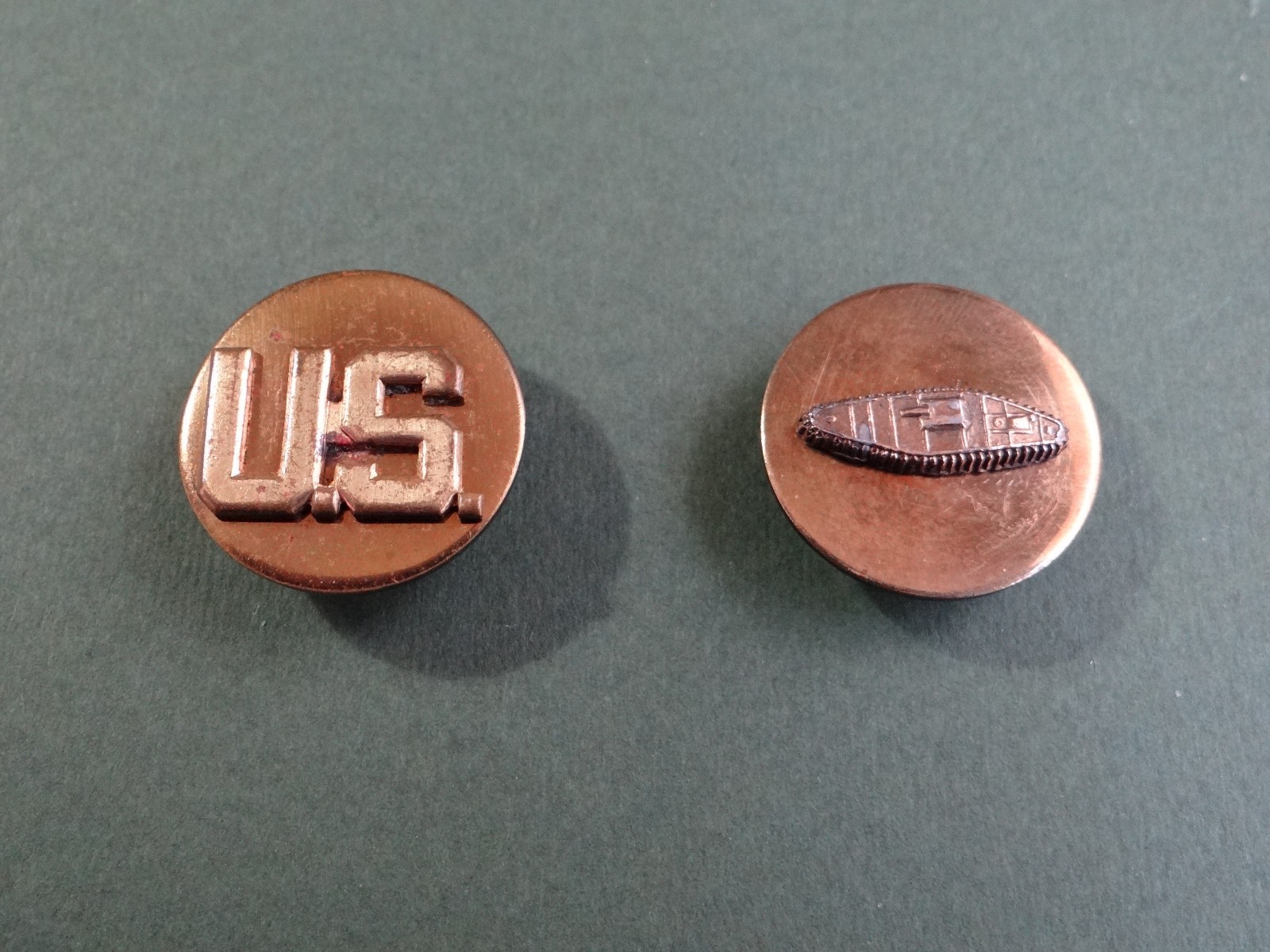 WWII Original Army Armored Enlisted Collar Disc Insignia, Screw Back