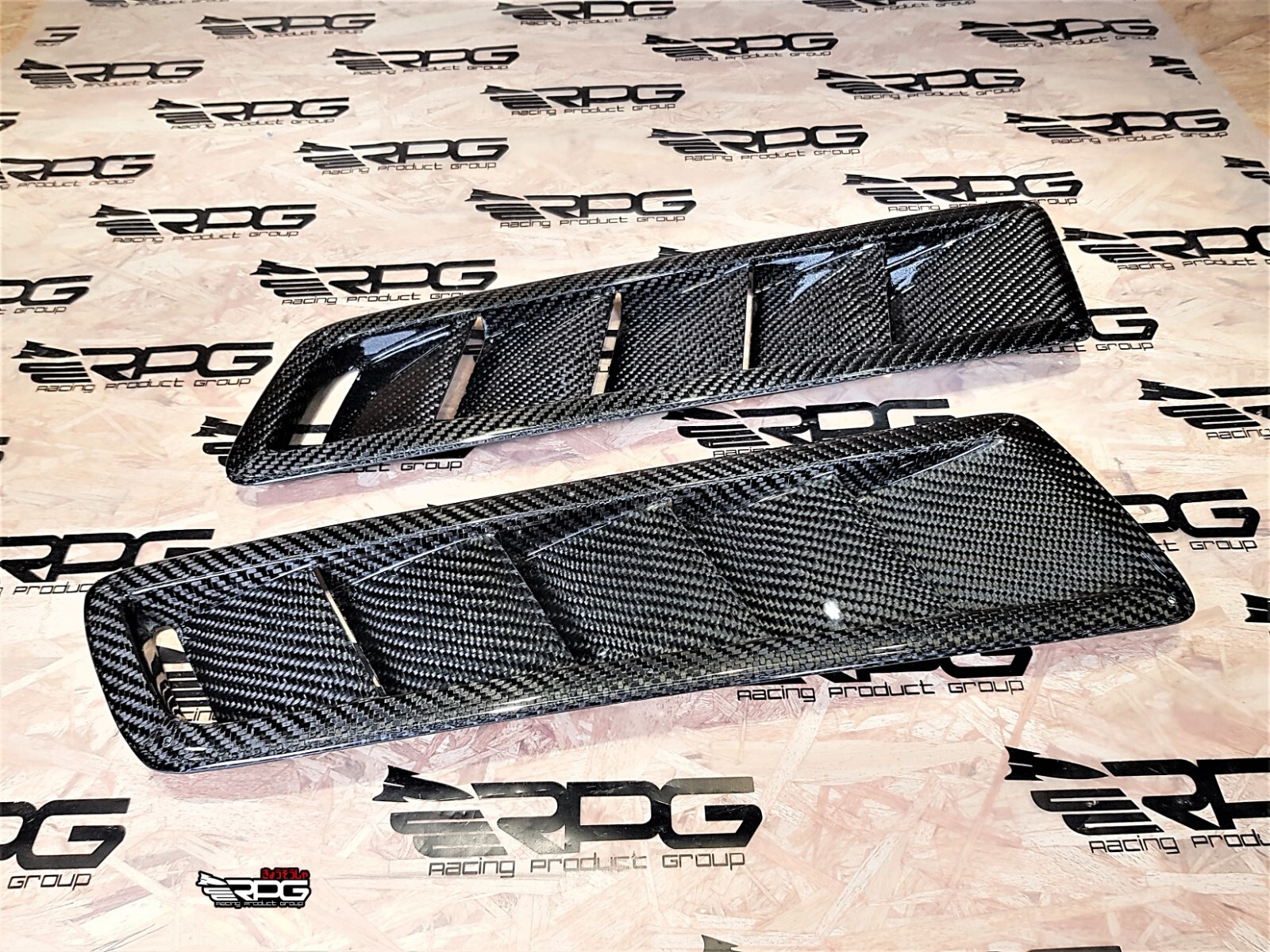 RPG Vacuum Twill Weave Carbon RR-43 Hood Vent Heat Extractor Set