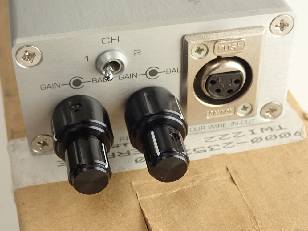 1 - RTS TWI-222-T/TWI-224 Intercom System