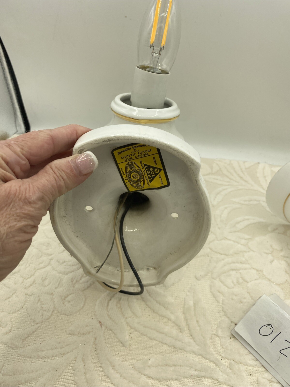 A Antique Pair Of Hollywood Regency Ceramic Porcelain Glass Gold & White Scones