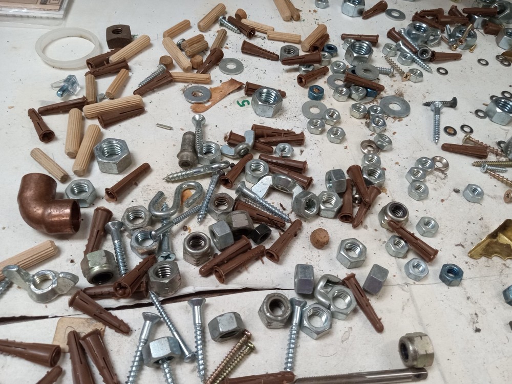 HUGE LOT MISCELLANEOS HARDWARE,ROUTER BITS,TAPPING BITS,NUTS, BOLTS,WASHERS ++++