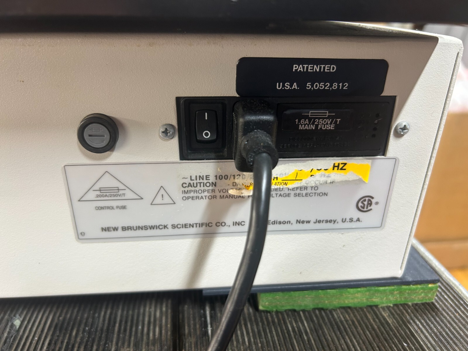 New Brunswick Innova 2100 Platform Shaker M1194-2000