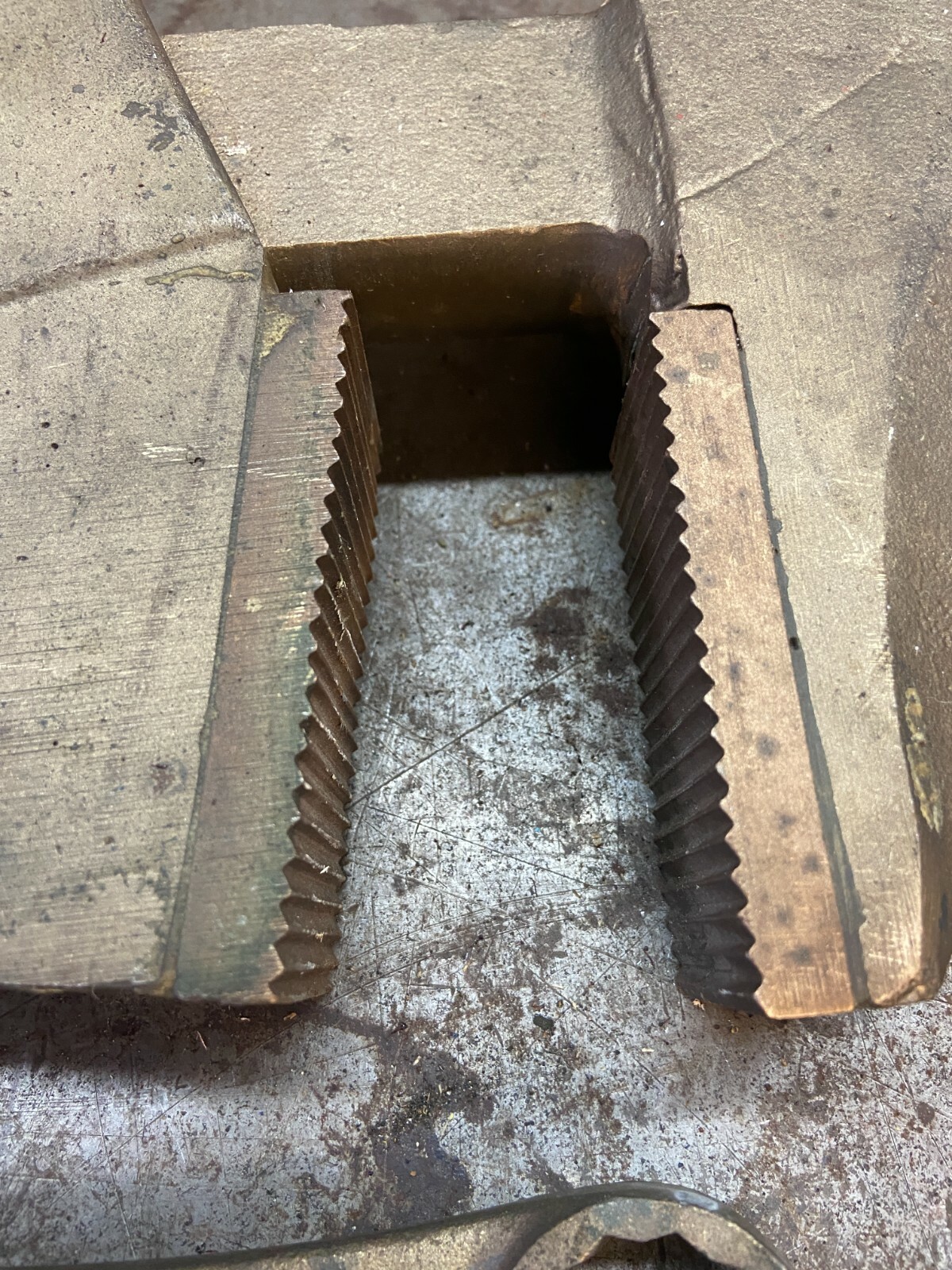 AMPCO W-216 48 INCH PIPE WRENCH, ADJUSTABLE WRENCHES AND BOX WRENCH