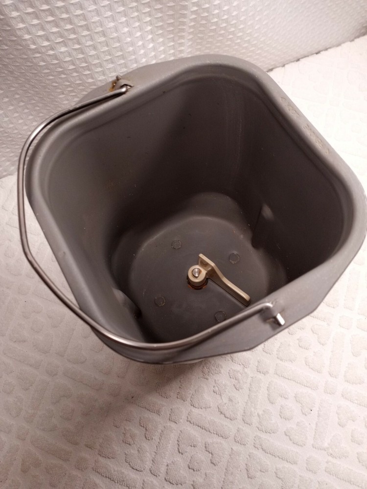 Replacement Bread Maker Pan & Paddle Square Straight Plastic Paddle No Scratches