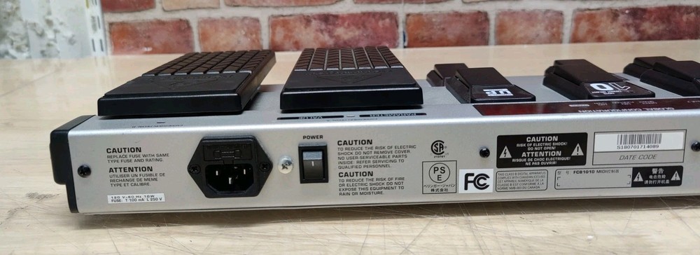 Behringer FCB1010 MIDI Foot Controller