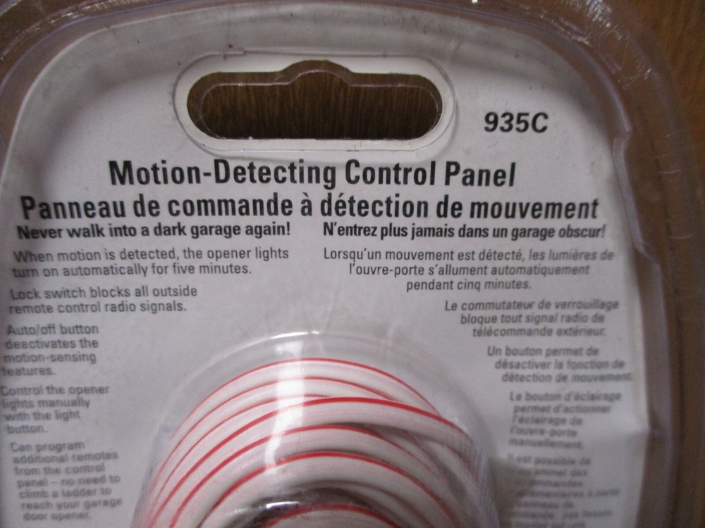 CHAMBERLAIN MOTION DETECTING CONTROL PANEL PART#935C, NEW
