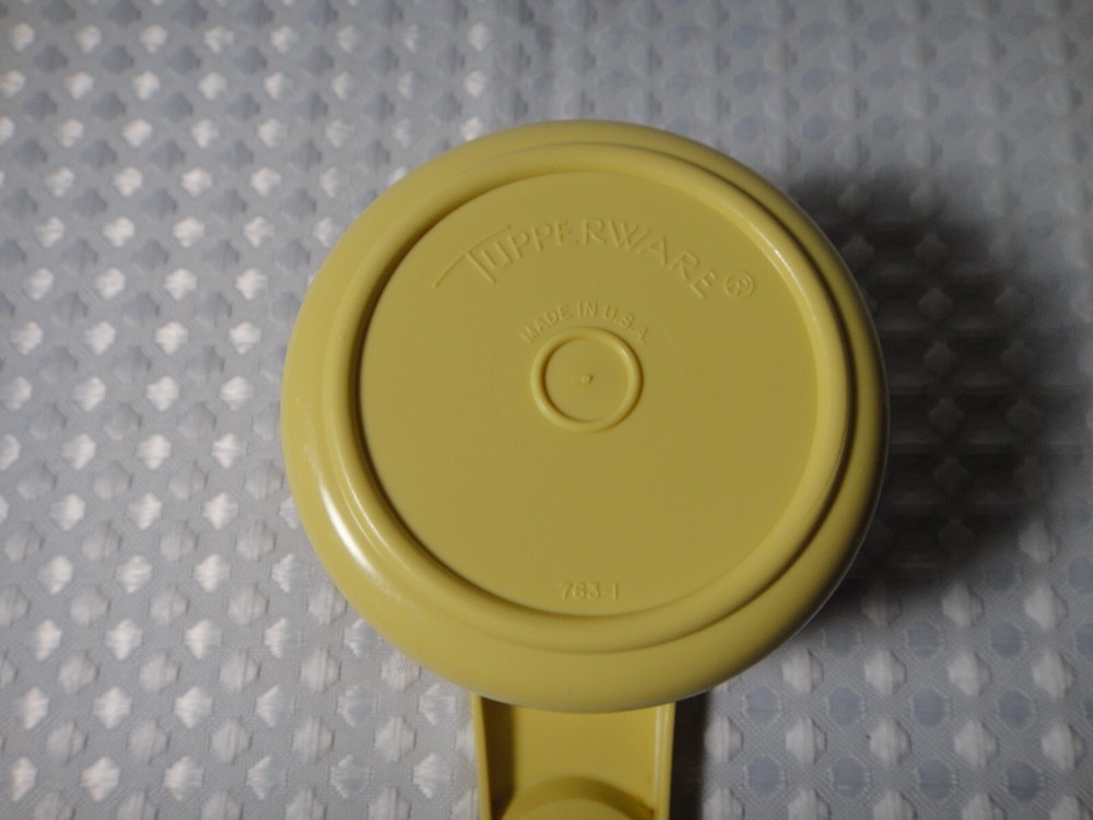 Tupperware Measuring 2/3 Cup Replacement Mustard Yellow #763 Kitchen Gadget