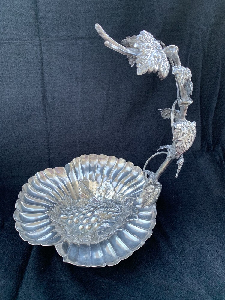 Vtg Williams Hutton & Sons Silver Plated Grape Stand Holder Figural Grape Leaf