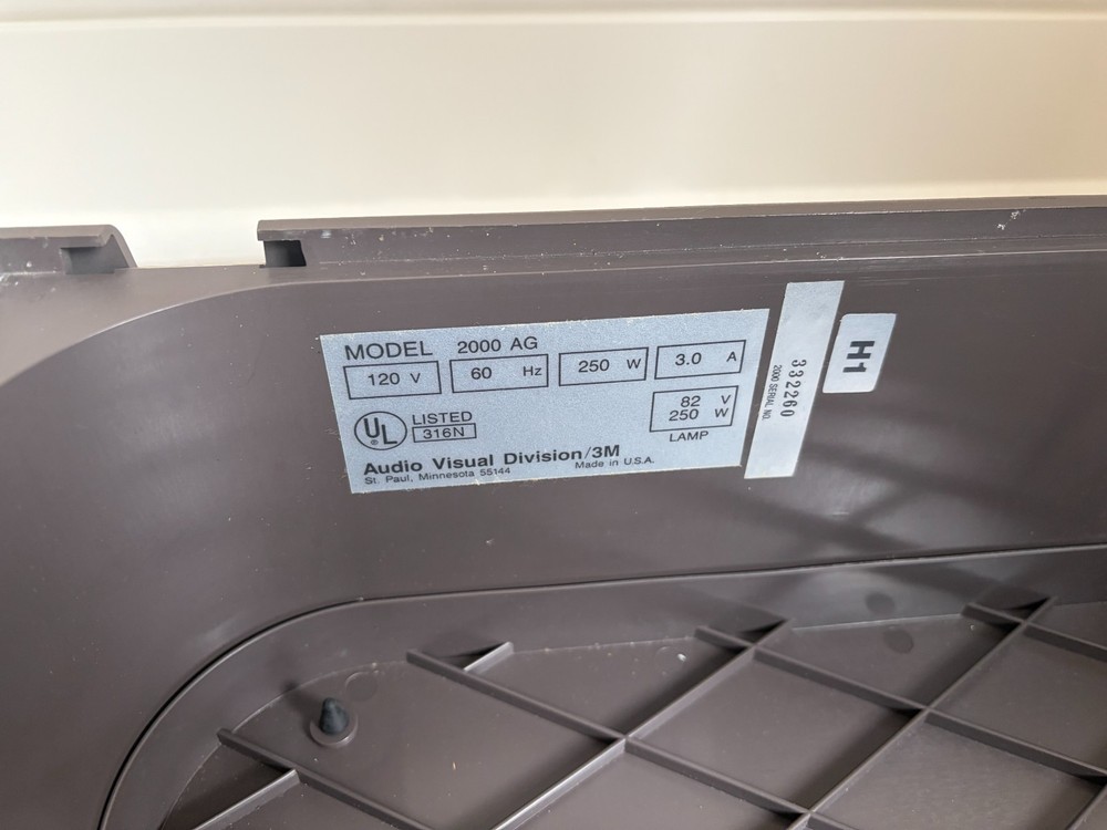 3M 2000AG Compact Portable Overhead Projector