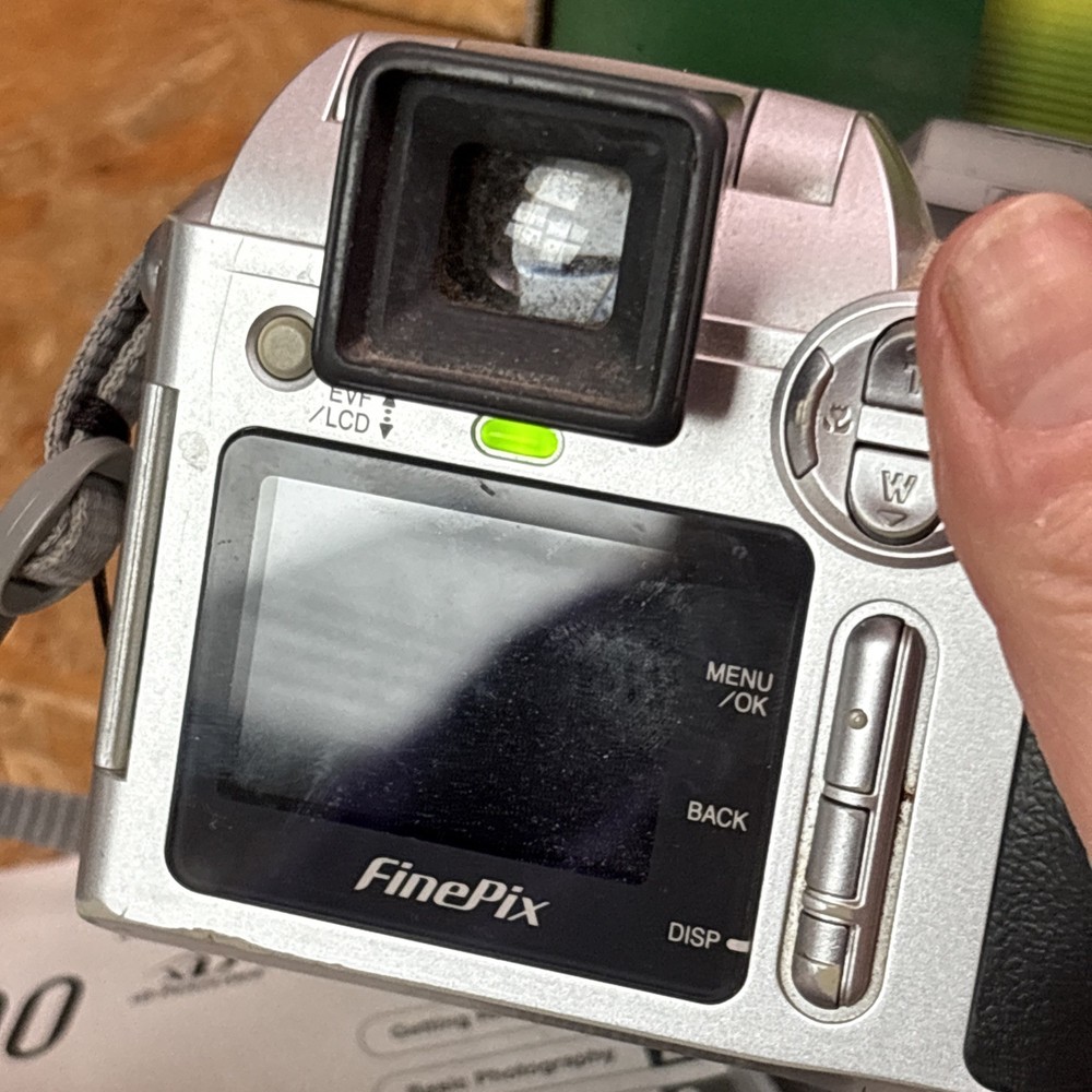Fujifilm Finepix S3000 Digital Camera & Box - Working