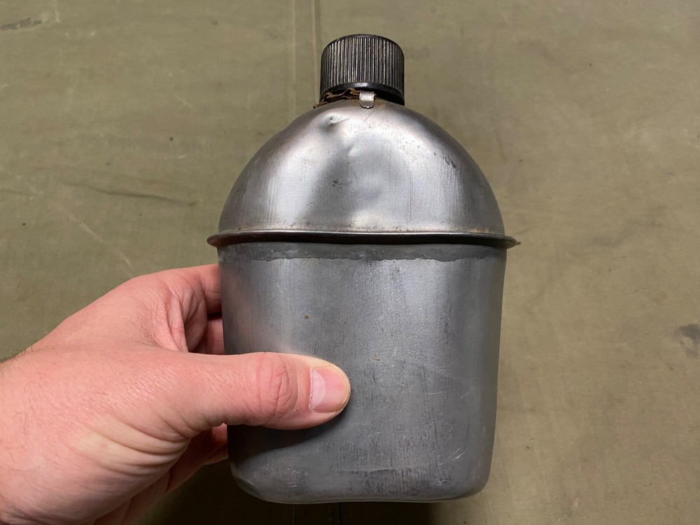 ORIGINAL WWII US ARMY & MARINE INFANTRY M1942 CANTEEN-DATED 1944
