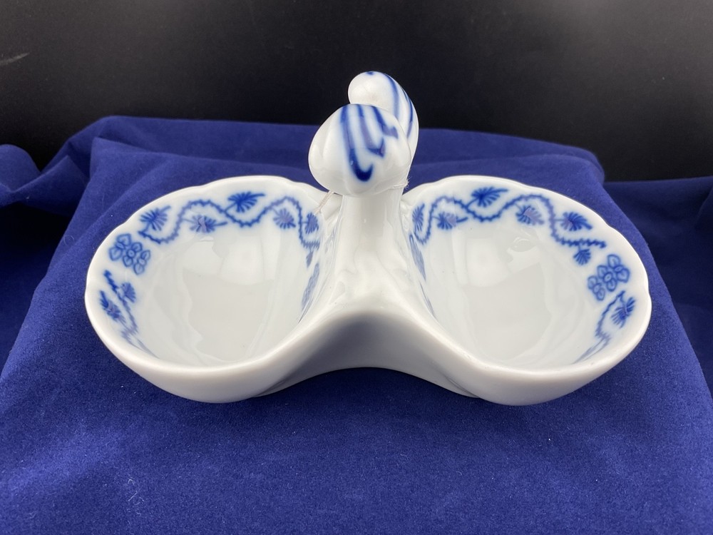 Thun Czech blue onion pattern porcelain double salt dish
