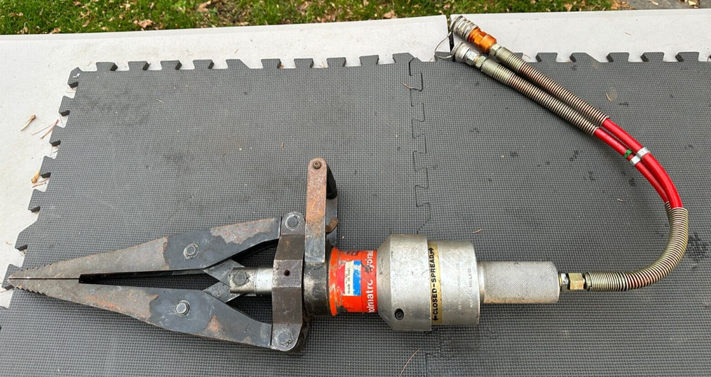 Holmatro Hydraulics Spreader Rescue Tool Working