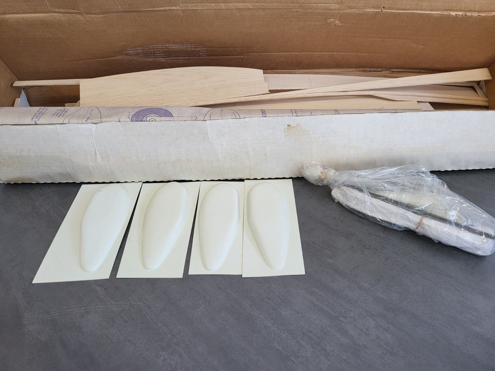 MORRIS HOBBIES "BALSA NOVA" SPORT/PATTERN RC MODEL AIRPLANE KIT