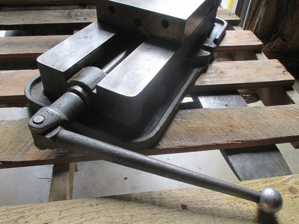 USED D80 Kurt 8" Milling Machine Vise with Handle