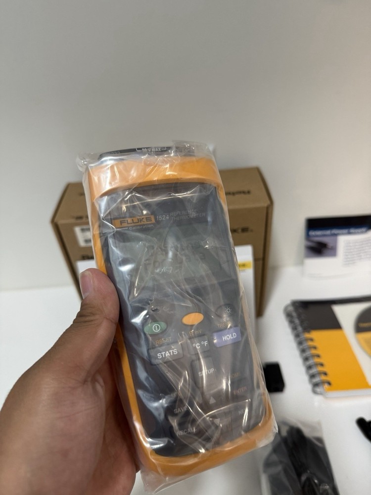 FLUKE 1524 REFERENCE THERMOMETER W/ PROBE & BAG (TESTED) FREE SHIPPING