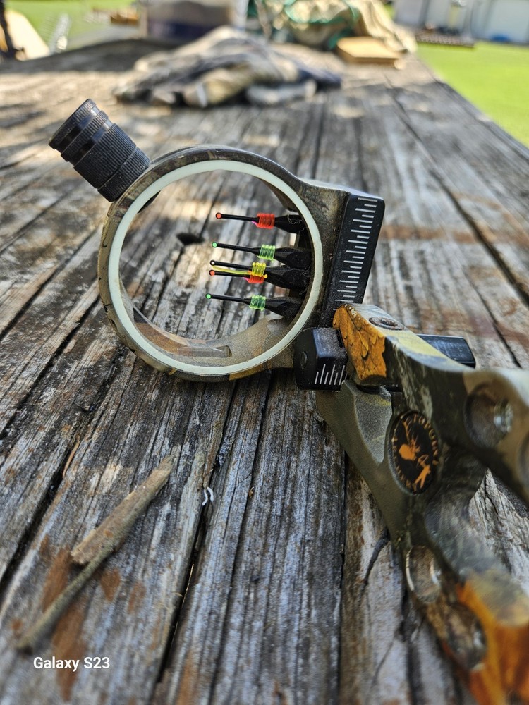 Topoint Basic Hunter Pin Fiber Optics Bow Sight CAMO WITH PIN LIGHT