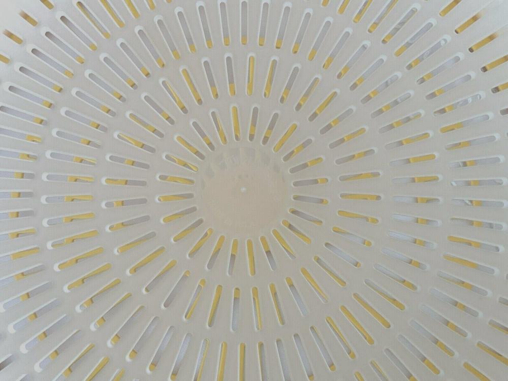 Tupperware White Shear Colander With Strainer Flow Thru Lid Yellow 10" Diameter