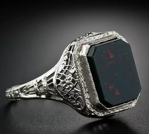 Antique Men’s Sterling Silver Ring with Bloodstone – Art Deco Filigree Design