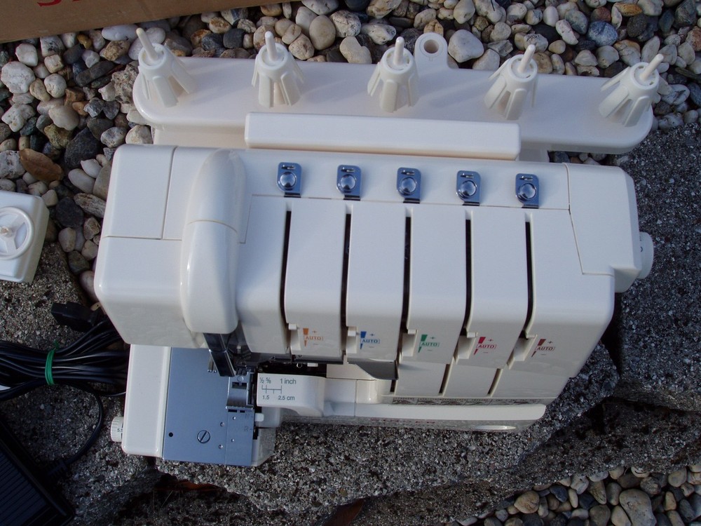 SINGER QUANTUM LOCK 14T967DC 5-THREAD OVERLOACK SERGER SEWING MACHINE EXCELLENT