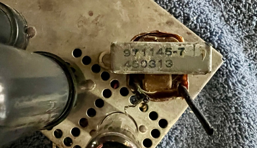 VINTAGE RCA INTEGRATED TUBE AMPLIFIER MONO RS 142 NEEDS WORK