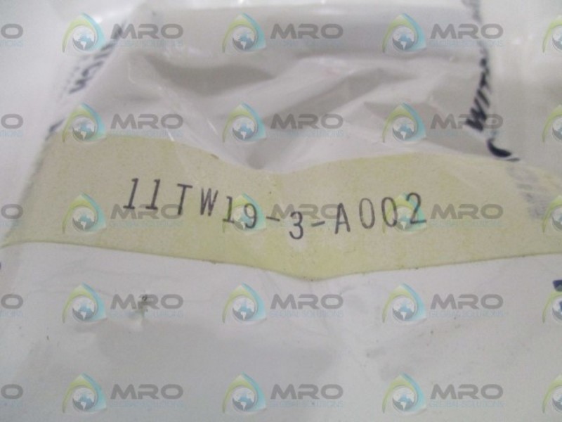 MICRO SWITCH 11TW19-3-A002 TOGGLE SWITCH NSMP