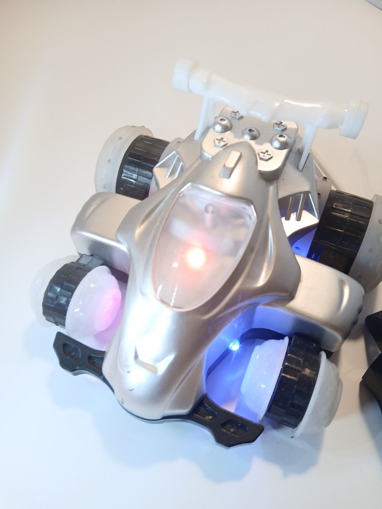 Mindscope HOVER-QUAD Mini Radio Control Stunt Action Light Up White