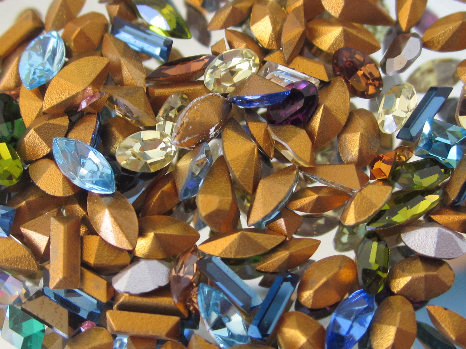 125 TINY SWAROVSKI MIXED SHAPES RHINESTONES CRYSTAL LOT VTG BAGUETTES NAVETTES +