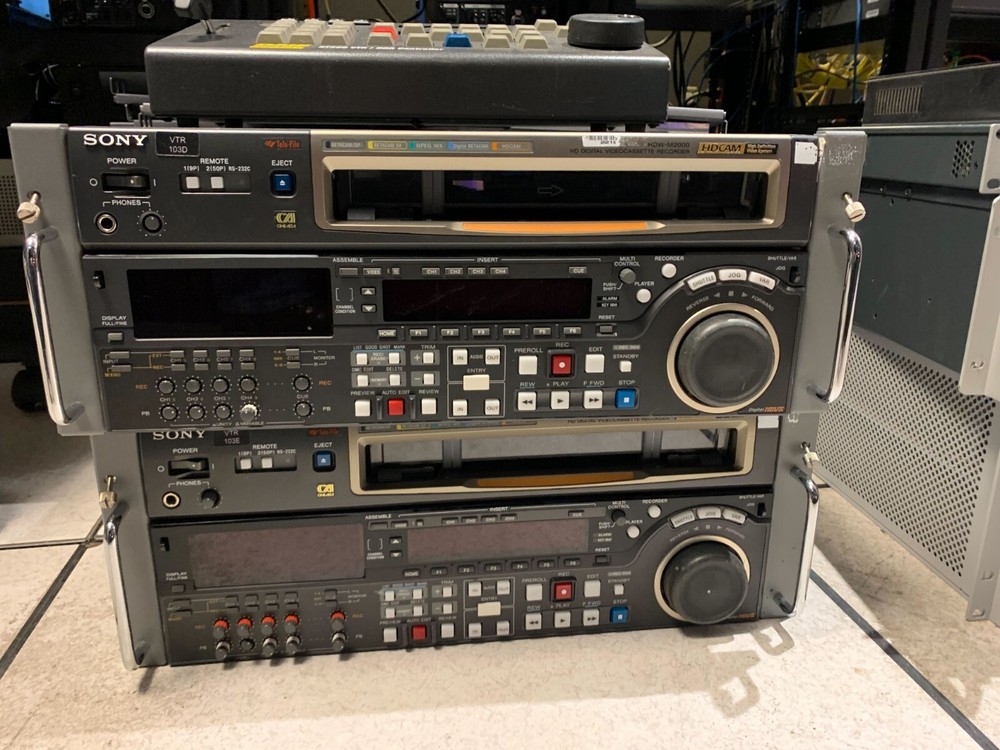 SONY HDW-M2000 HD SDI HDCAM EDITOR MULTI FORMAT RECORDER (1 controller)