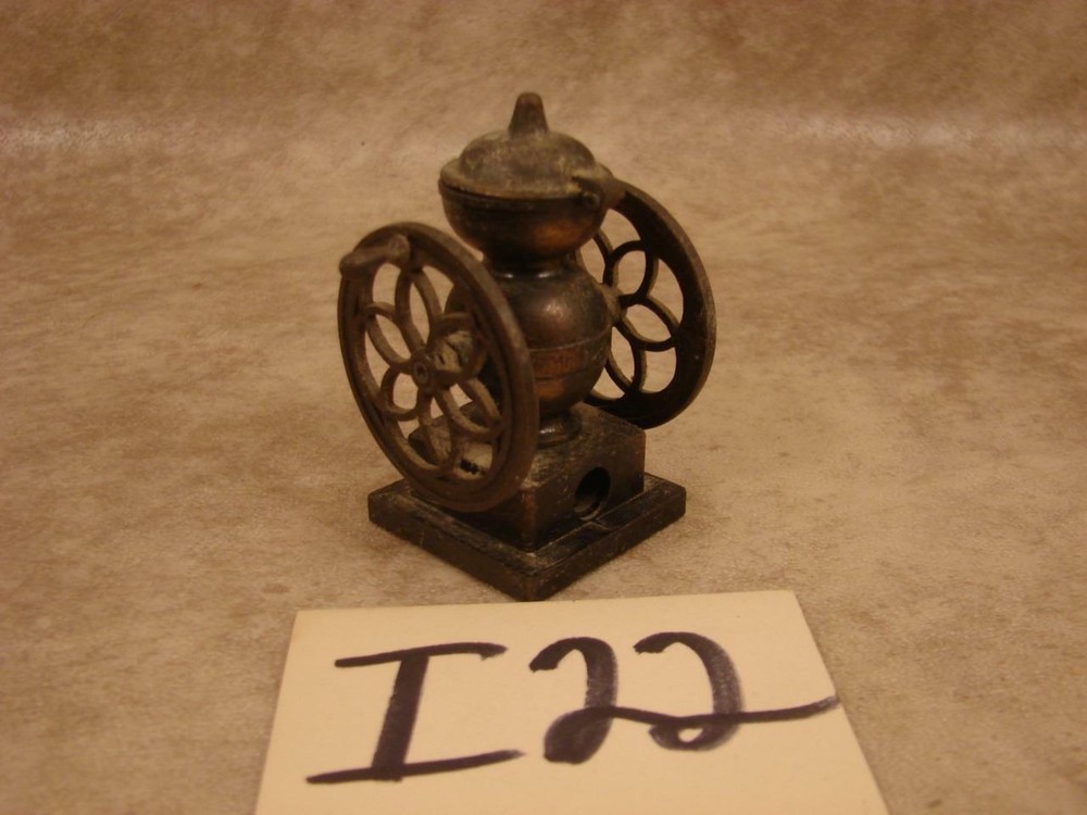 I22 VINTAGE PENCIL SHARPENER MINIATURE COFFEE GRINDER