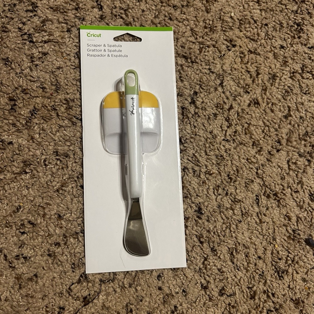NWT Cricut Scraper & Spatula